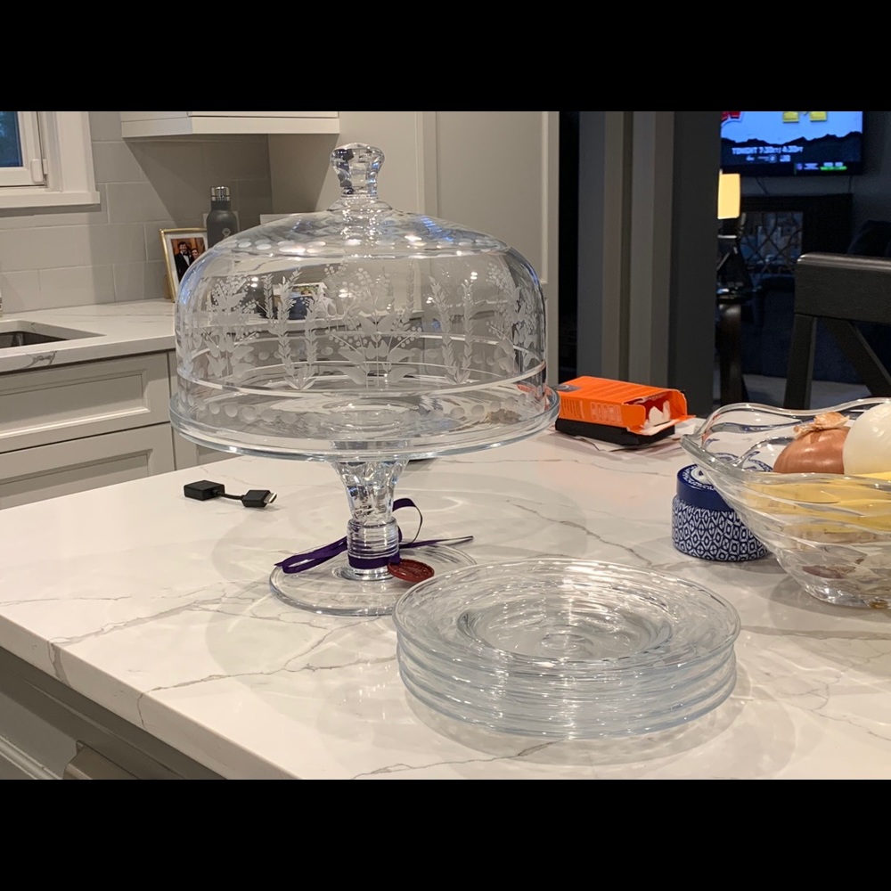 William Yeoward crystal cake stand and plates